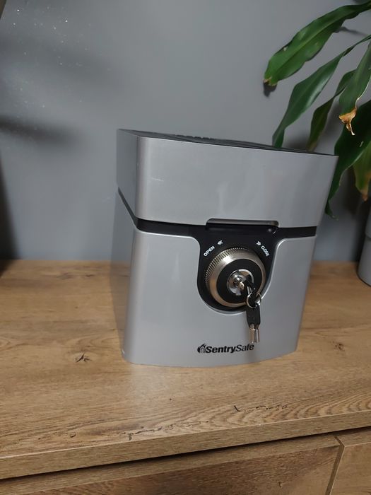 Sprzedam sejf Sentrysafe