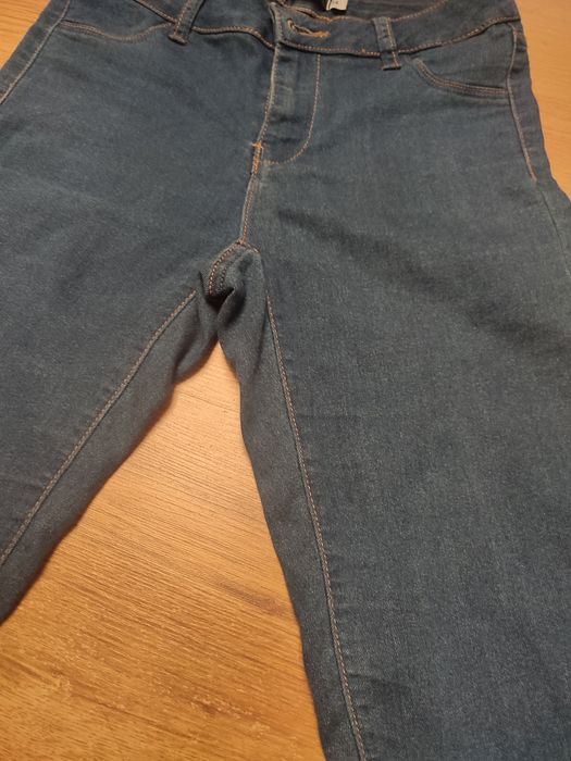 granatowe spodnie z sinsay