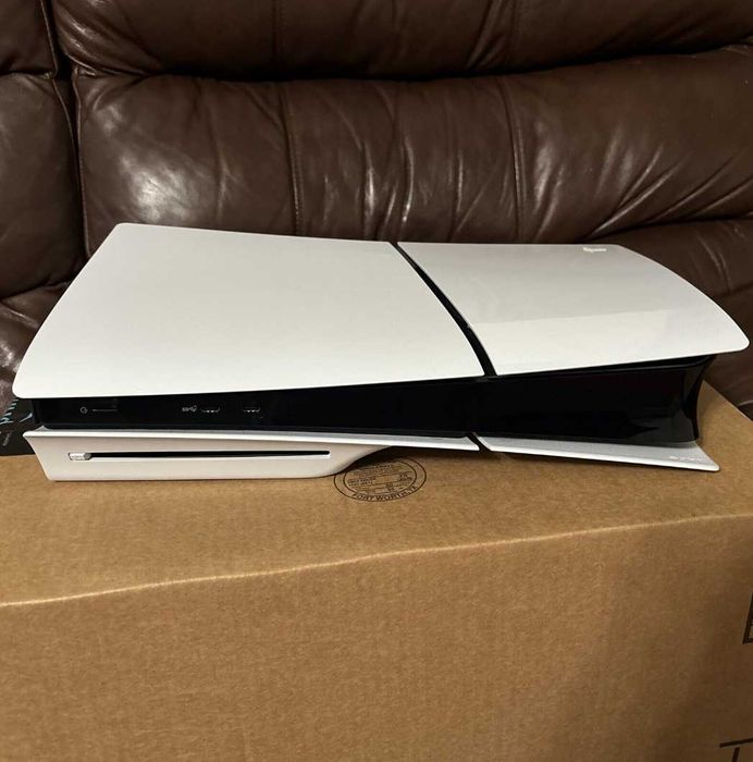 Konsola Ps5 z 2 kontrolerami wersja z wejściem na płyty