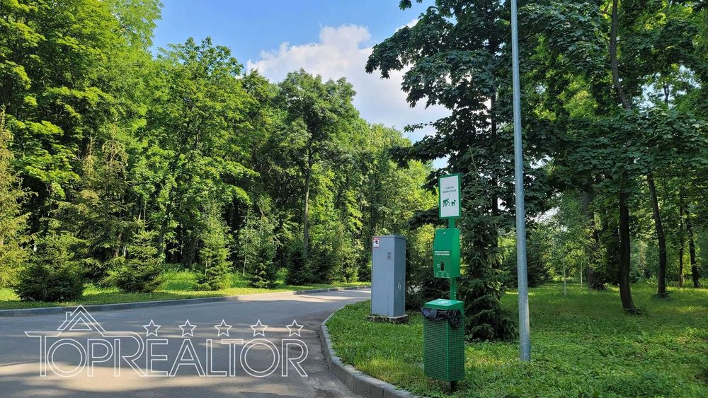 Продам участок  15 соток в коттеджном посёлке Роял Клаб лесопарк