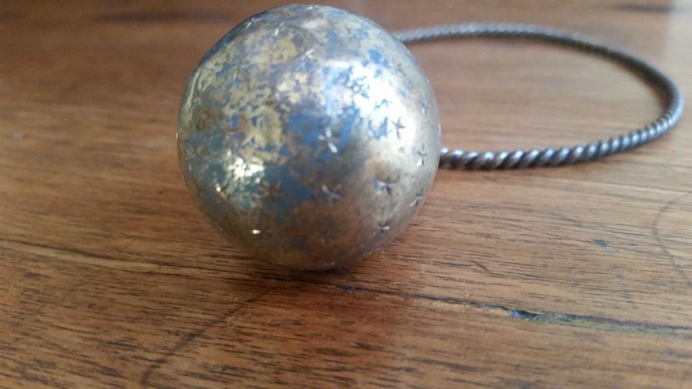 Brinquedo de bebe antigo em prata dourada