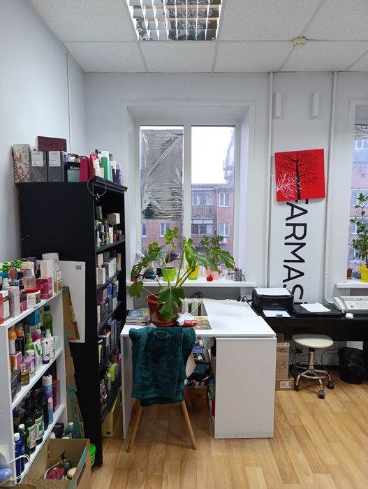 Здам частину кабінету в оренду! Світло постійно!