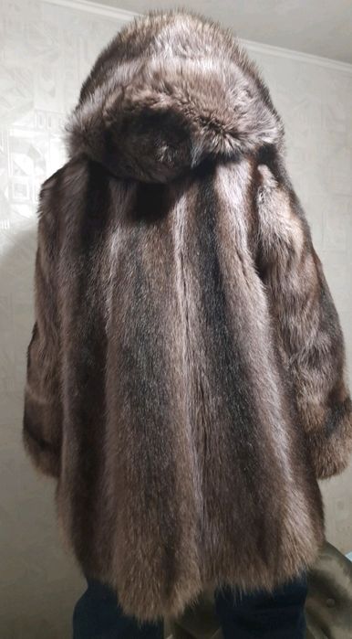 Шуба натуральна -  хутро єнот розмір M