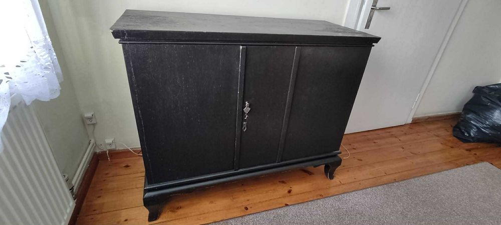 Komoda czarna o długości 118 cm