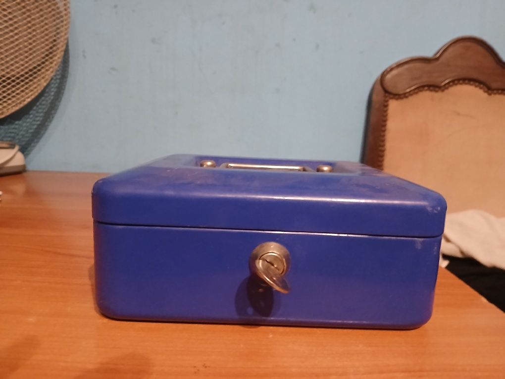 cofre portátil yale pequeno azul