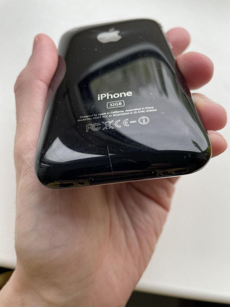 Apple iPhone 3GS 32 GB «залочений» але в хорошому стані, працює.