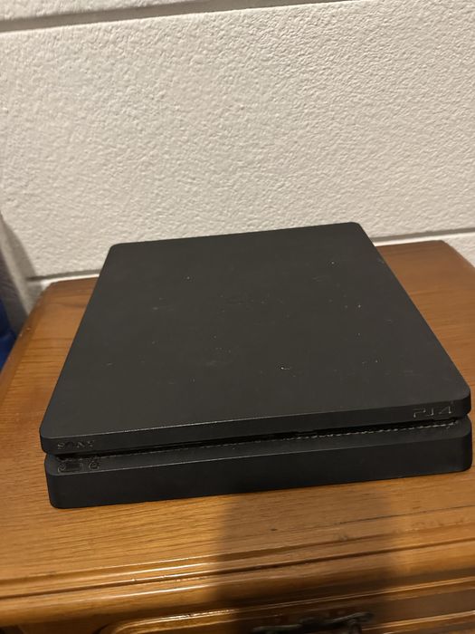 Vendo ps4 slim.
