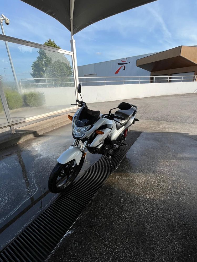 Moto CB125F semi-nova