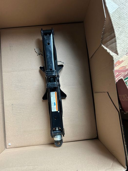 Toyota yaris III 17-20 lift lewarek podnośnik