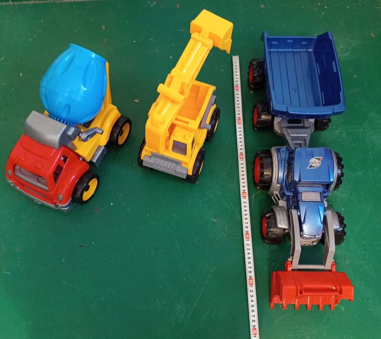 Трактора, бетономешалка,Машинки