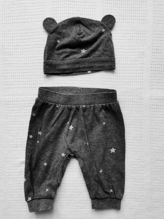 Szare spodnie i czapeczka z uszkami H&M dla niemowlaka 62