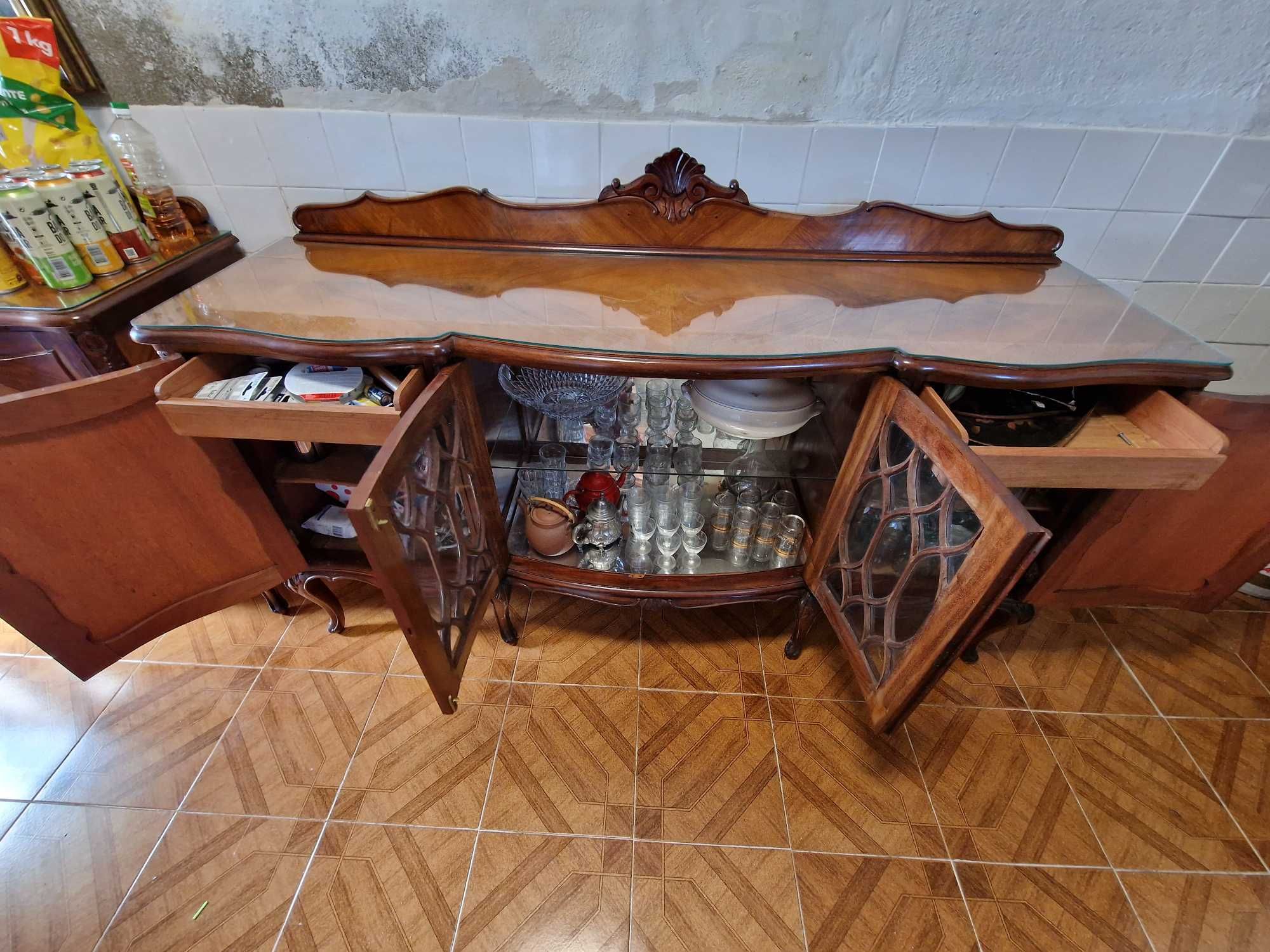 Mobilia sala jantar, 2 móveis, 1 Mesa, 6 cadeiras. (Restaurada)