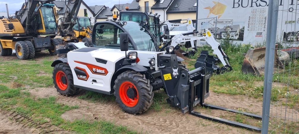 Wynajem ładowarki teleskopowej lub przegubowej