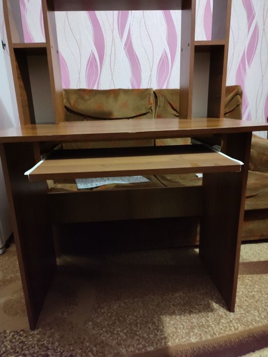 Стіл комп'ютерний,як новий