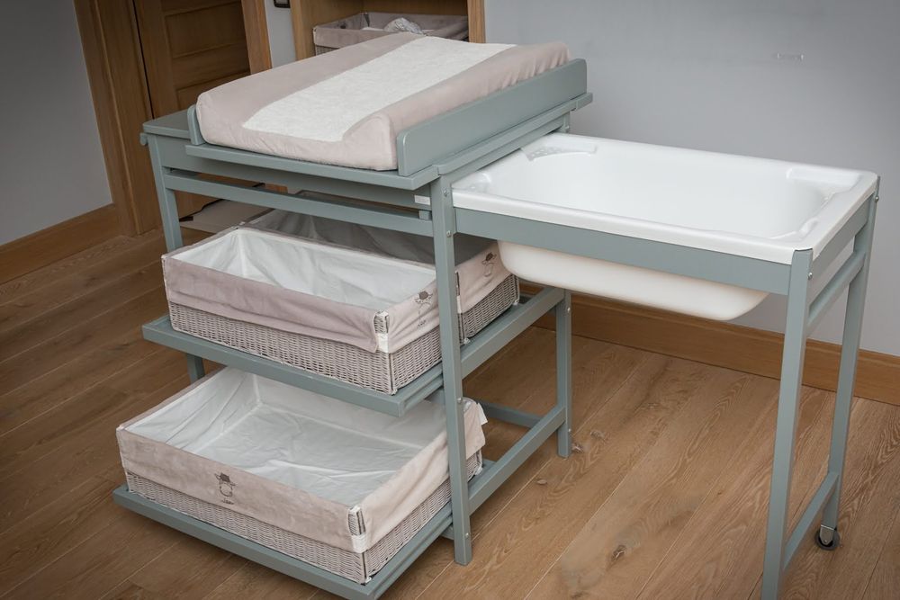 Przewijak Quax z wanienką. Kosze z pokrowcami gratis