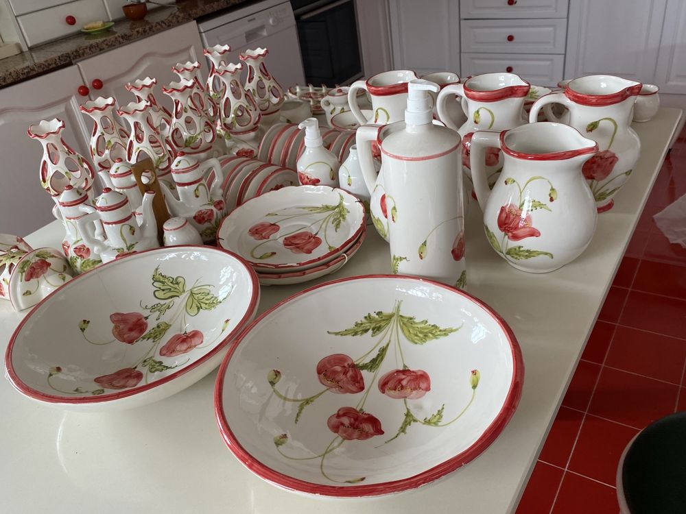 Conjunto de loiça pintada à mão