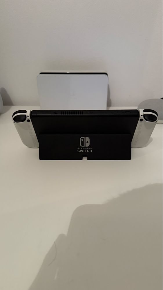 Nintendo Switch Oled + 2 jogos