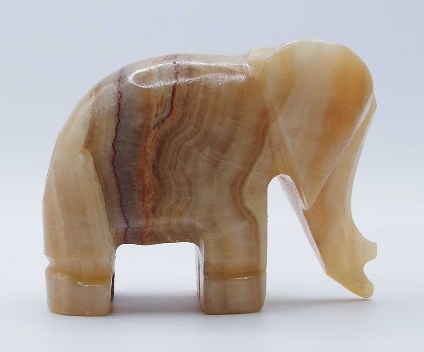 Onyx - odmiany chalcedonu - figurka słonia (Kapadocja)