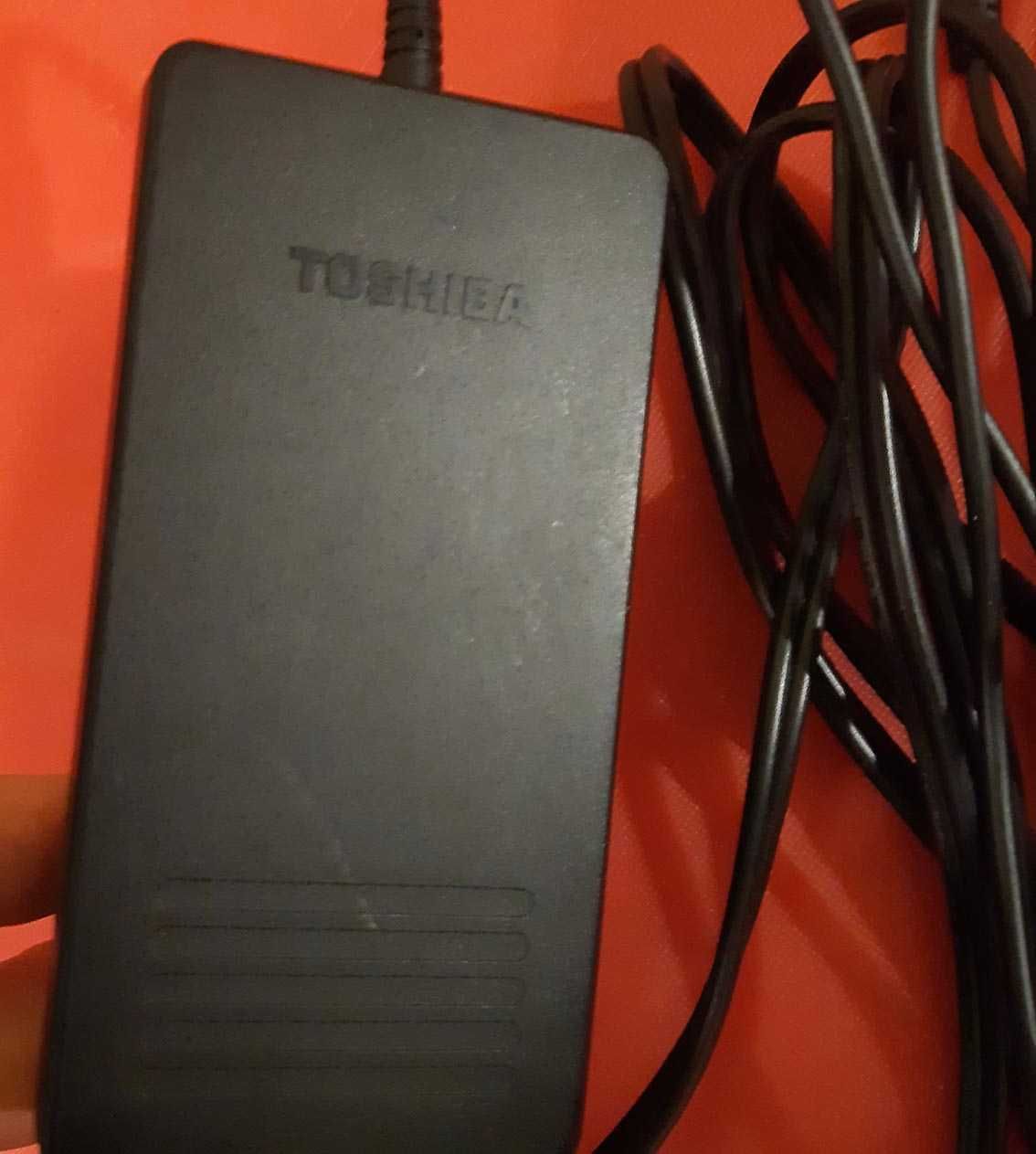 Зарядка для ноутбука Toshiba