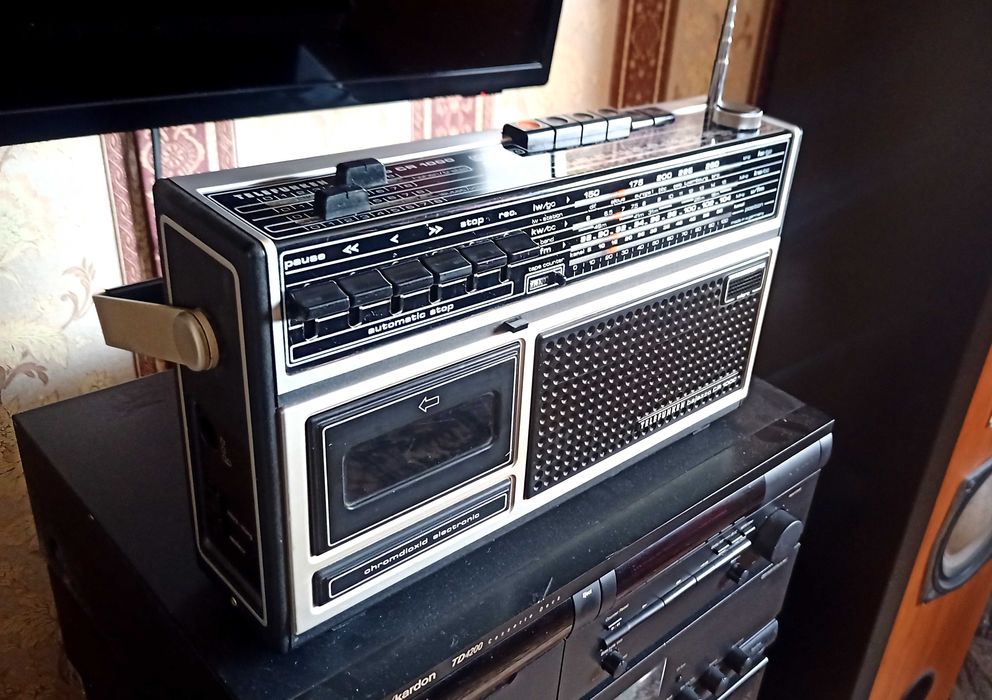 Вінтажна магнітола TELEFUNKEN BAJAZZO CR 1000