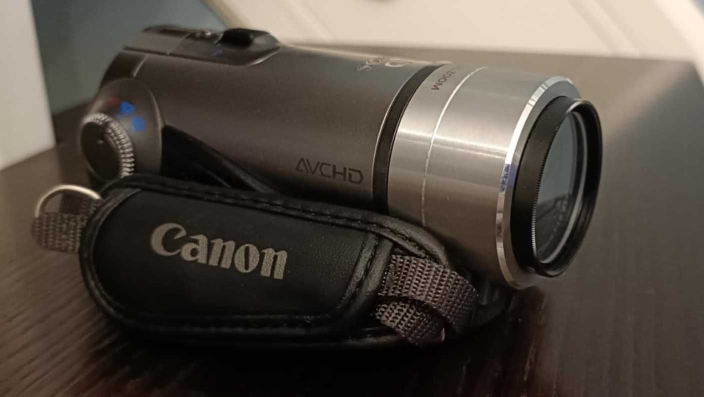 Цифрова відеокамера Canon HF100