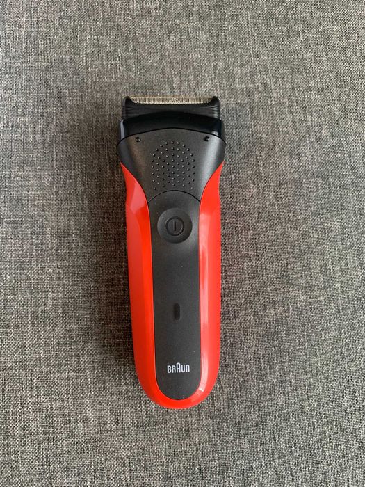Бритва акумуляторна Braun Series 3 300