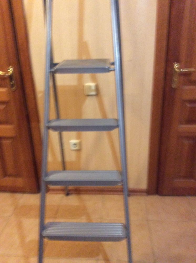 Продам раскладную лестницу