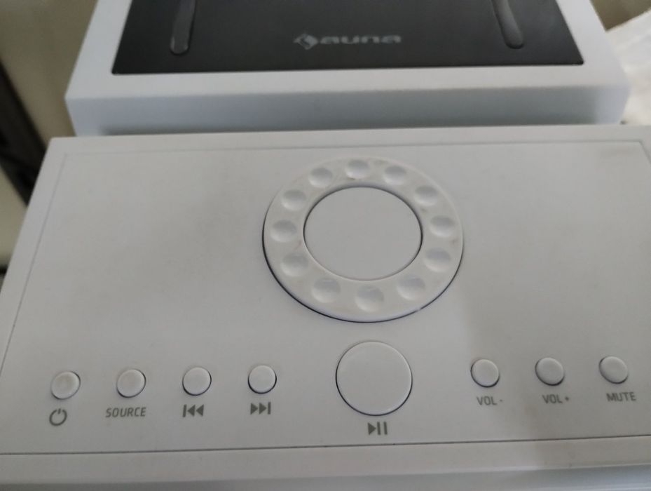 Акустична колонка з чотирма динаміками та функцією блютуз і не тільки