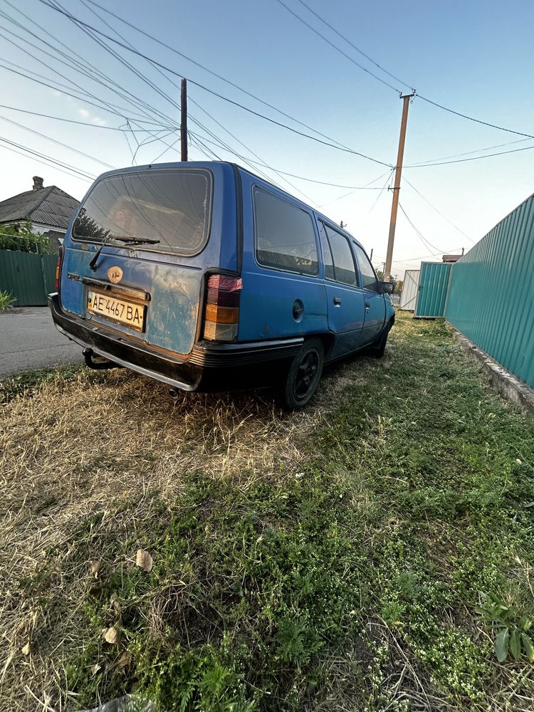 Продам опель кадет 1.6 СРОЧНО