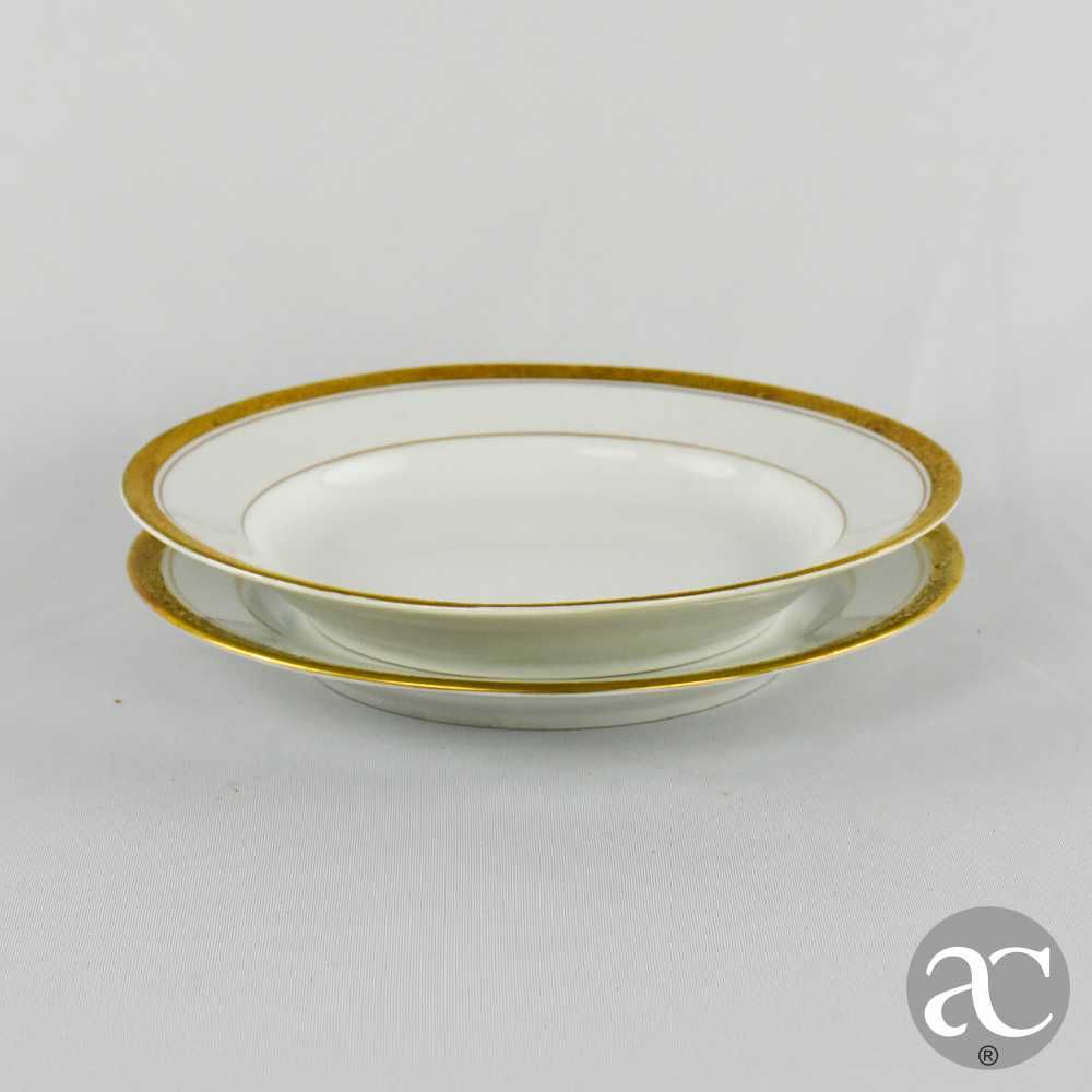 Conjunto de prato fundo e prato raso, porcelana Artibus, friso dourado
