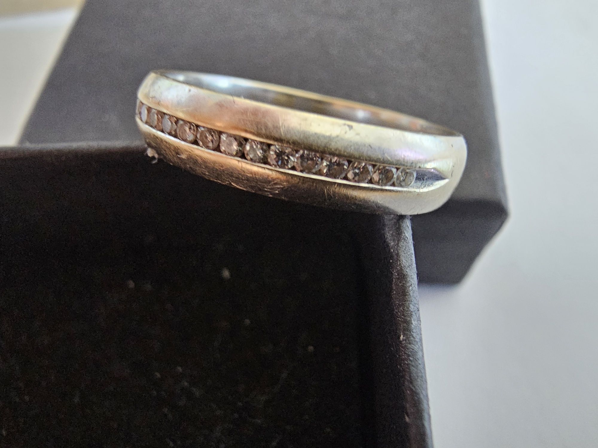 Anel ouro branco 18k com brilhantes