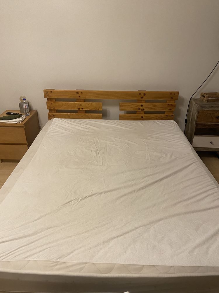 Cama de paletes com colchão
