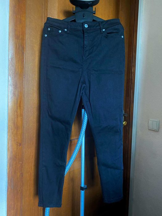 НОВІ чорні вузькі джинси на 42-48розм.