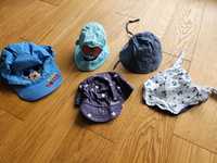 Zestaw czapek dla dziecka w wieku około 2 lata