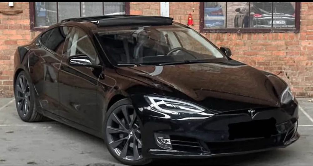 Tesla Model S 2018 Carregamentos Gratis