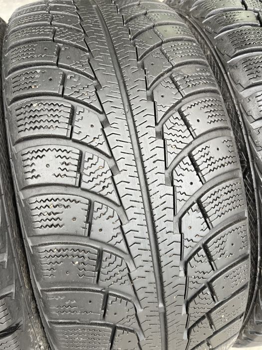 Шини зимові R16 205 55 Gislaved Склад Осокорки RLX