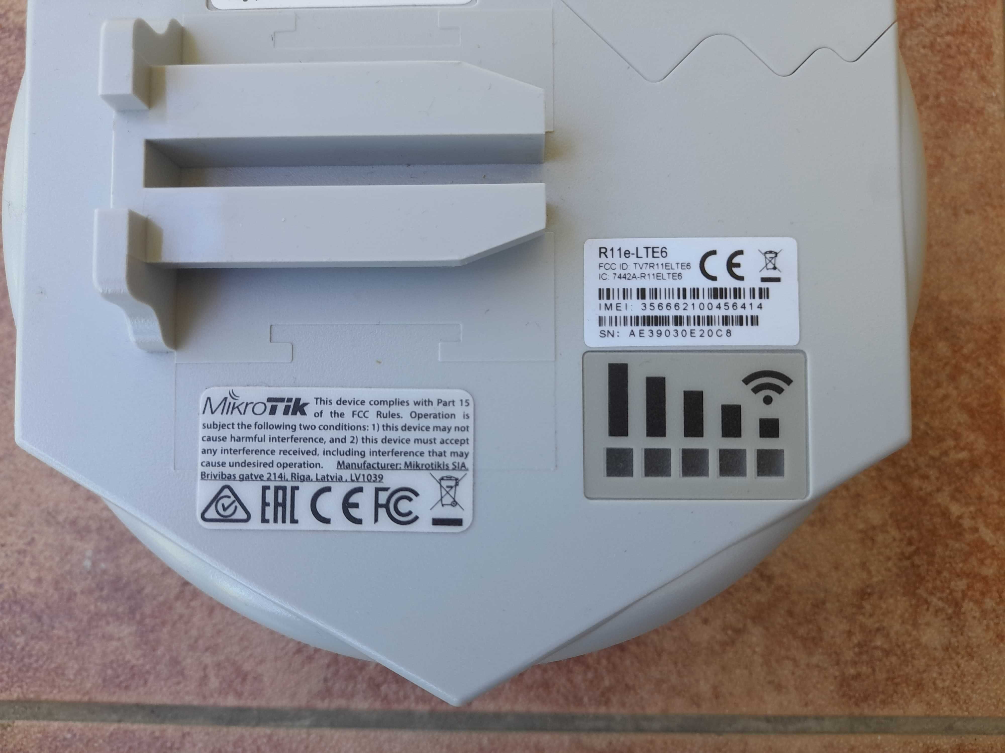Точка доступу MikroTik SXT LTE6 kit LTE 3G