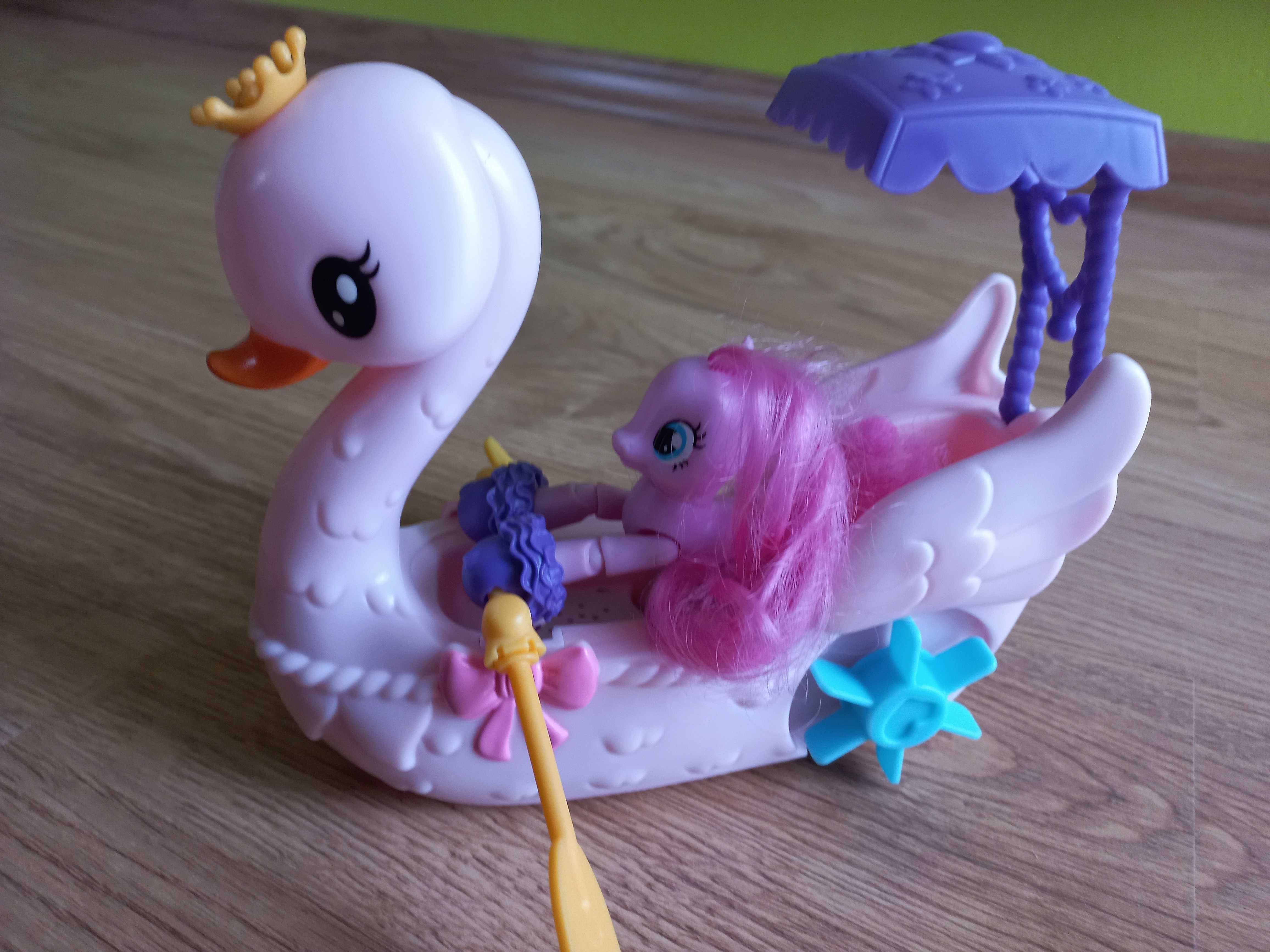 My Little Pony Pinkie Pie na łabędziu+dźwięk, Hasbro, na Dzień Dziecka