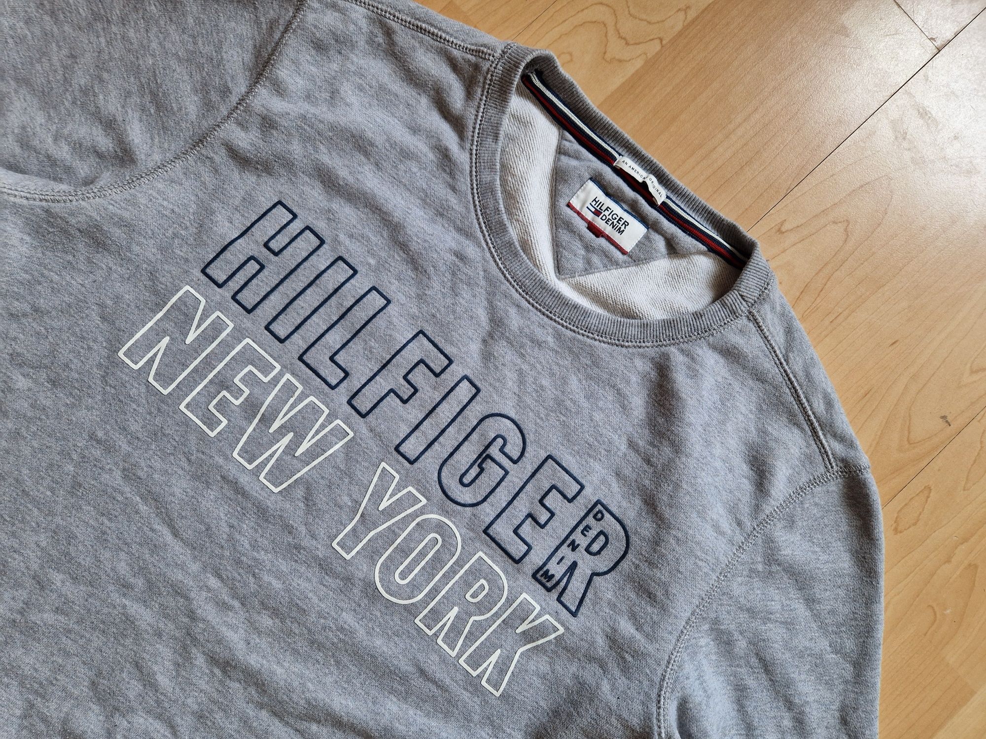 Bluza Tommy Hilfiger 
Rizmiar: L
Wymiary:
Szerokość mierzona pod pacha