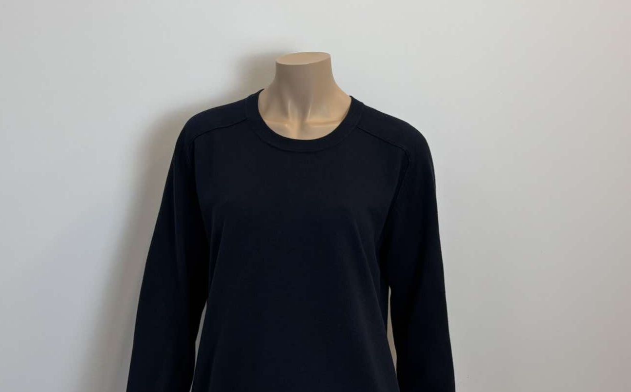 Filippa K sweter damski L wełna 
50%wełna 
Rozmiar L 
kolor:granatowy