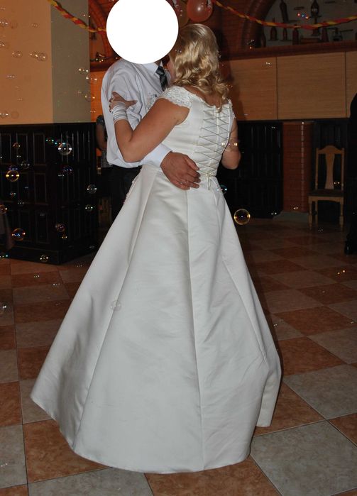 Весільна сукня колір Айворі розмір 52-54