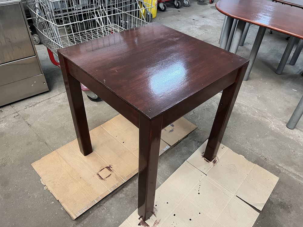 Mesa em Madeira 66cm x 66cm