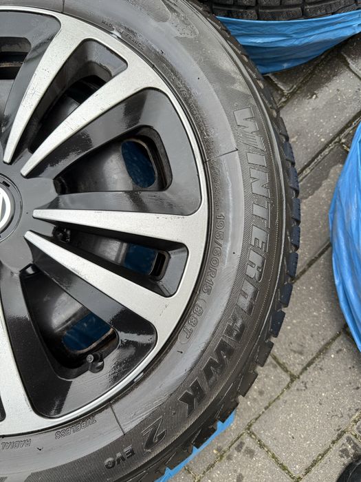 Koła z oponami zimowymi 195/60R15 Firestone
