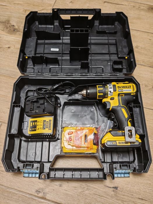 Шуруповерт DeWalt DCD790D2