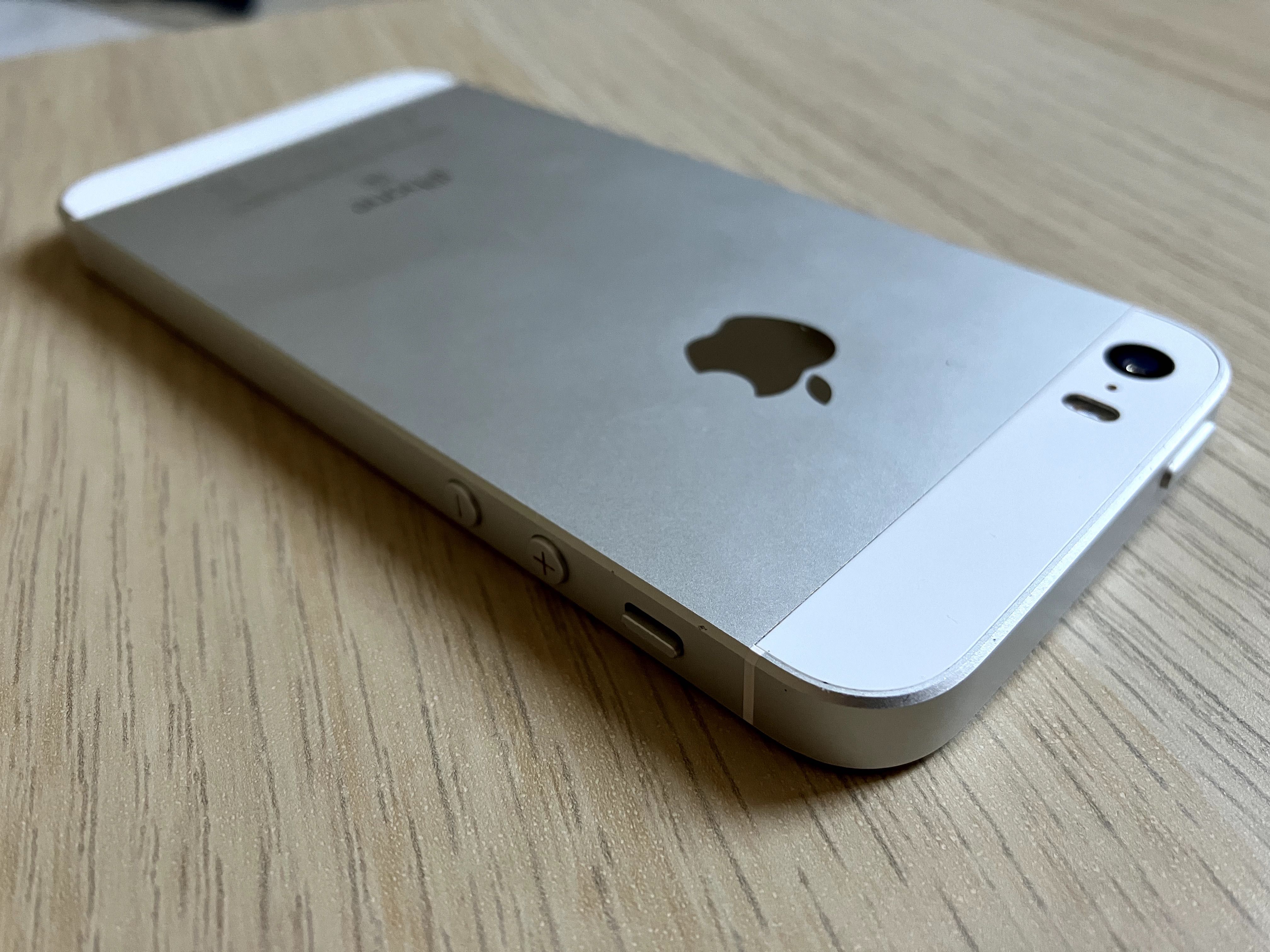 Apple iPhone SE (1gen.) 32GB Silver, stan idealny