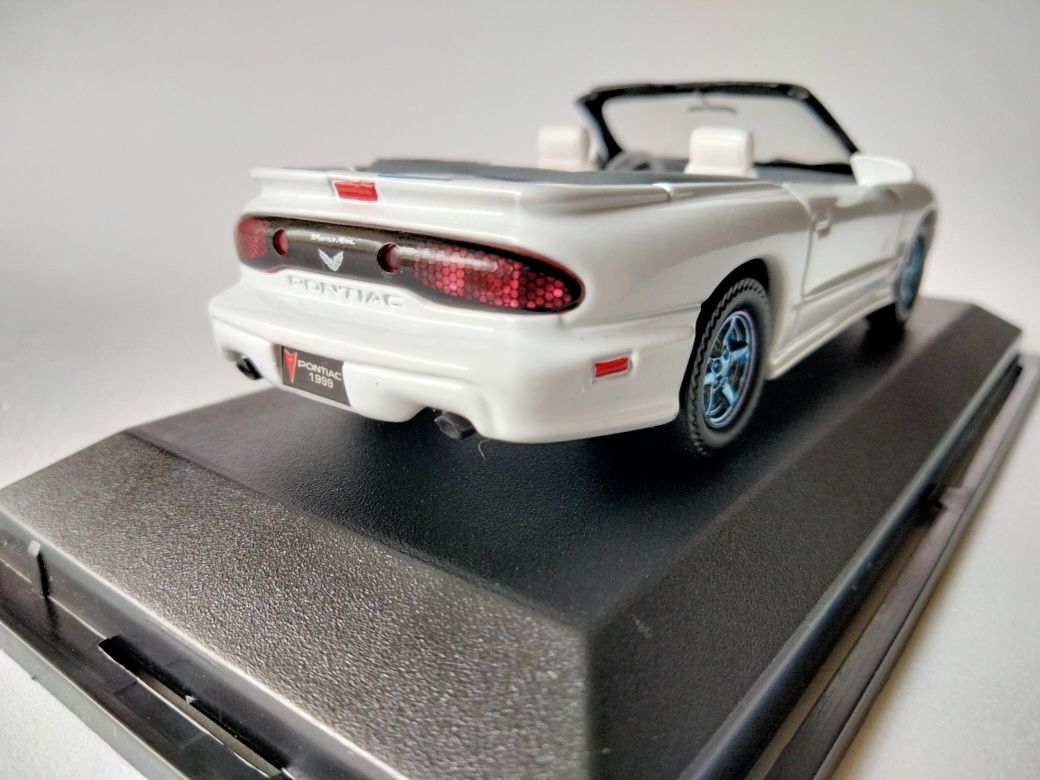 1:43 Pontiac Firebird Trans Am (1999)