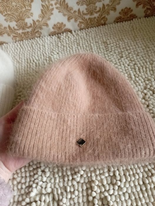 Шапка  ангора 2 шт  цвет экрю нудовый и молочный