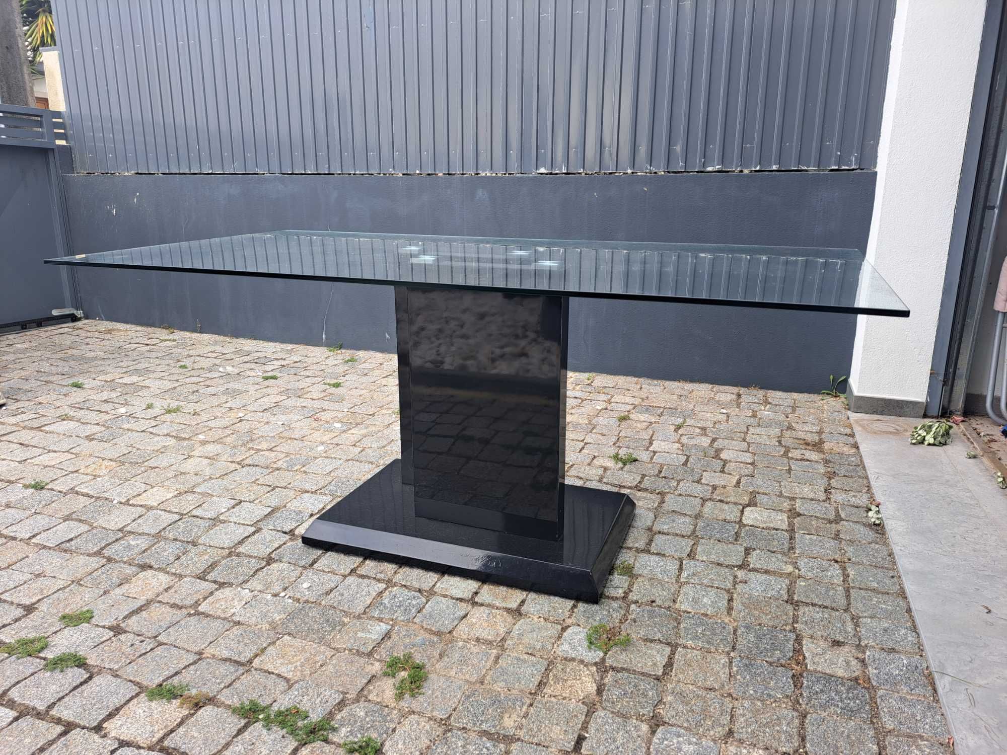 Mesa de jantar de vidro com 6 cadeiras