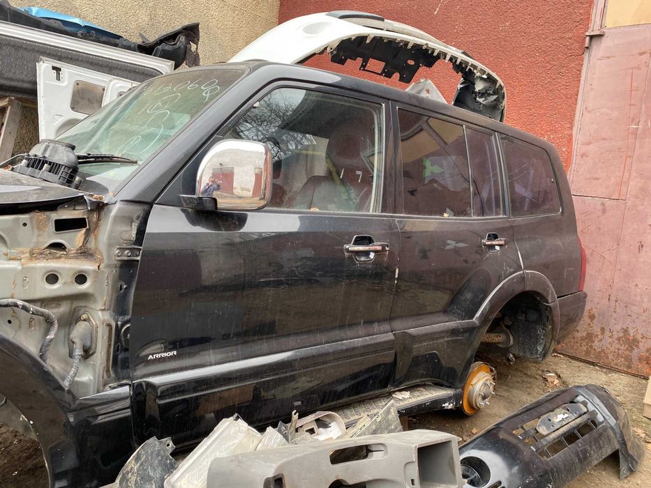Дверь Двери передние задние Mitsubishi pajero Wagon