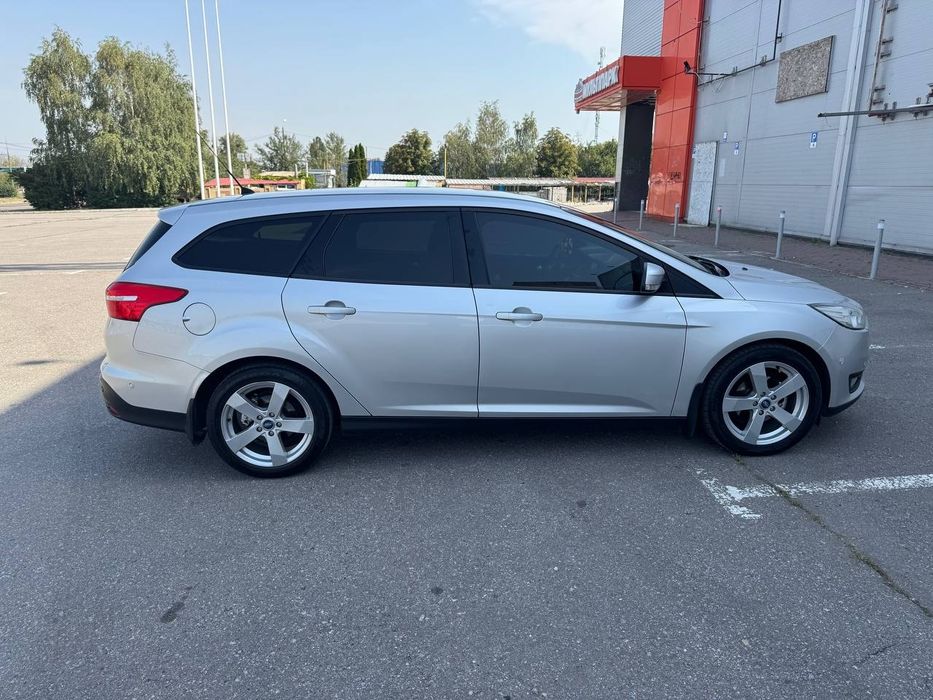 Продам власний автомобіль. В дуже гарній комплектації